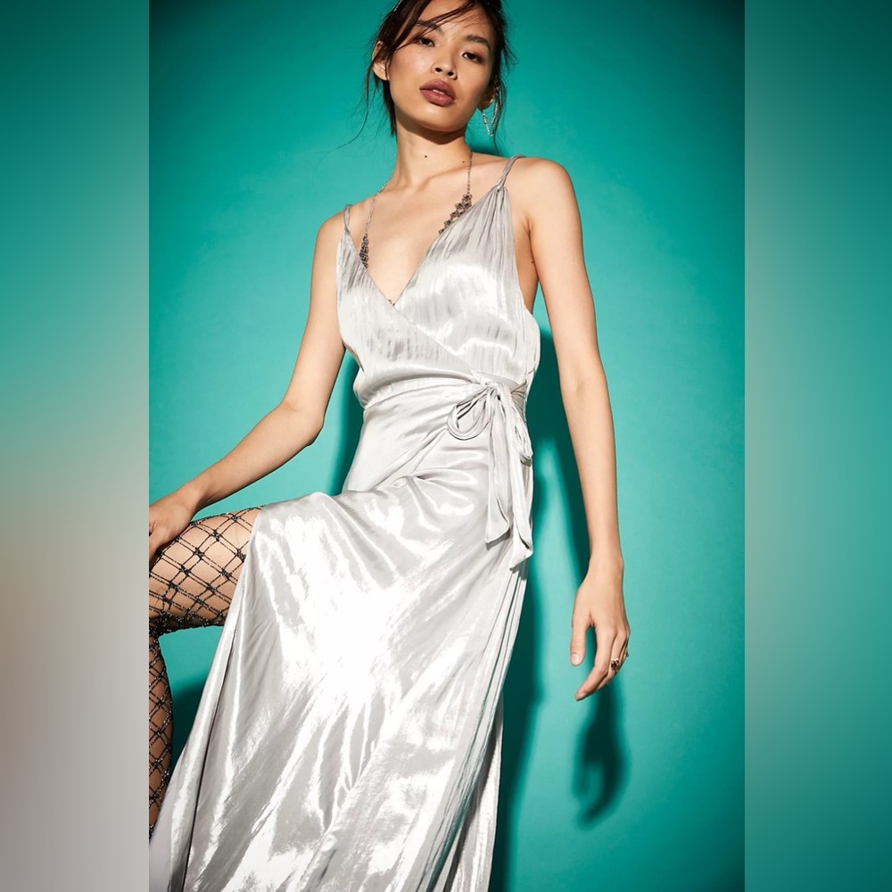 Free People Jocelyn Wrap Dress Silver Satin Slip
Maxi Size 4